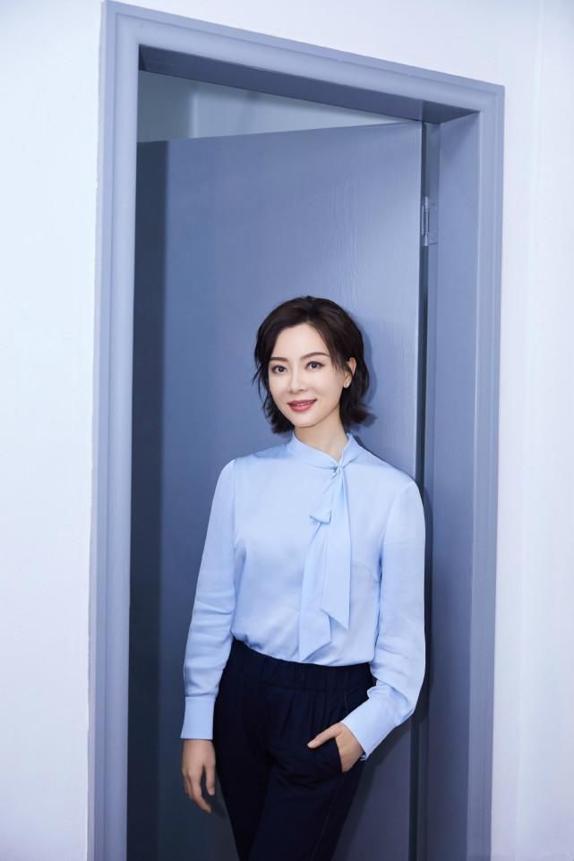  面料|见过世面的女人都咋穿衬衫？看看43岁的陈数就知道了，气质又减龄