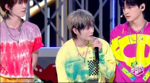  彩虹|《炙热的我们》团王对决彩虹合唱团获胜，火箭少女达拉崩吧秒换装