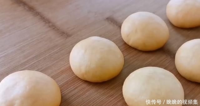  面粉|面粉别蒸馒头了，加2个西红柿，不用蒸不用烙，出锅比吃肉还香