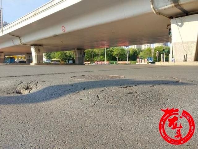 底盘|路面鼓“大包”半小时内3辆车底盘被刮