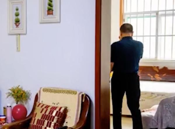 落泪|新娘刚被接走，娘家人这一幕让人落泪…