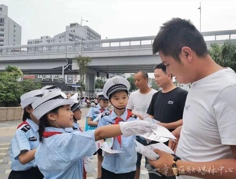 齐步走|保文创卫 | 小手拉大手，文明齐步走