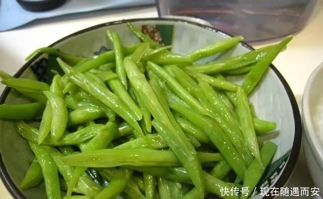  吃法|晒晒我家的晚餐，1个菜1个粥，网友说：这吃法，一看就是南方人