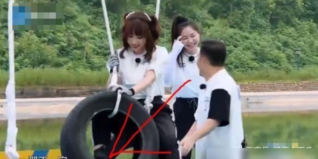  老人|两个《奔跑吧》年轻人“残忍欺负”一个老人