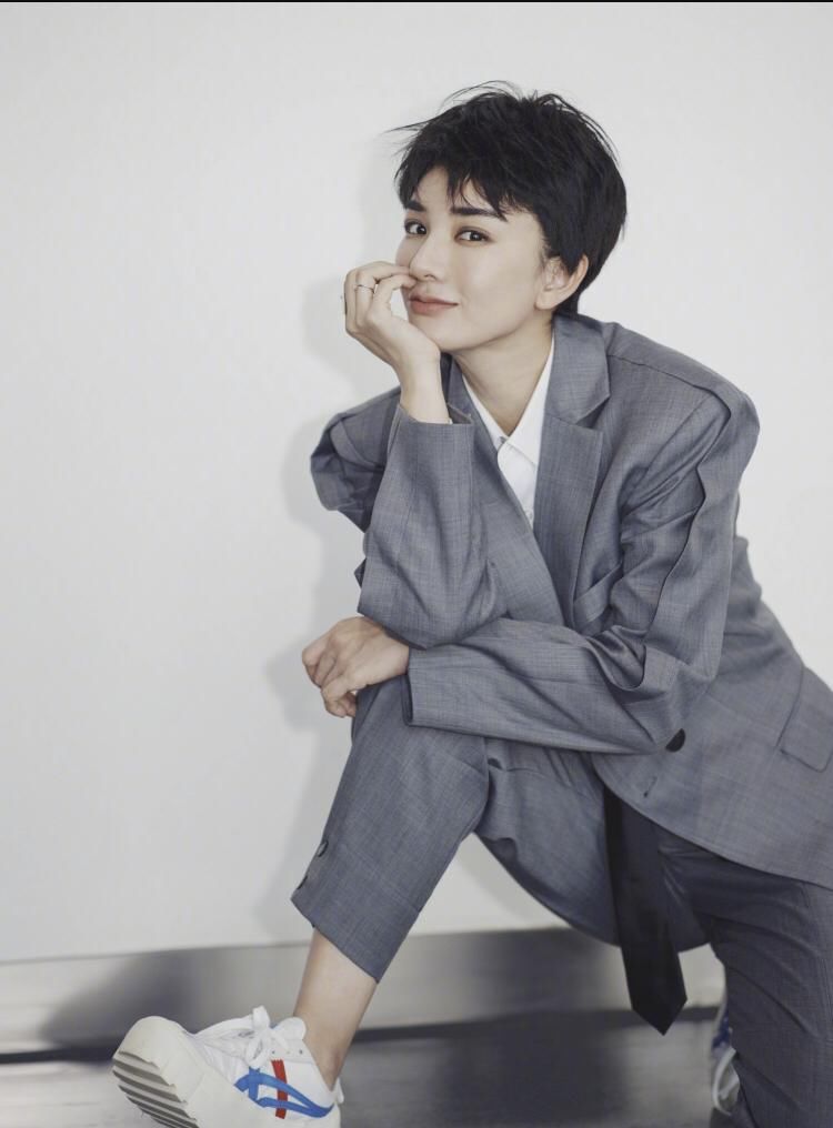  说话|黄奕被郭敬明点评表演“没特点”，发长文表示：咱们凭演技说话！