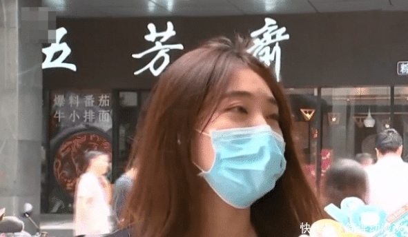 店员|倒完醋看了下醋瓶 女子汗毛竖起来了 店员:你确定这醋是我们的?