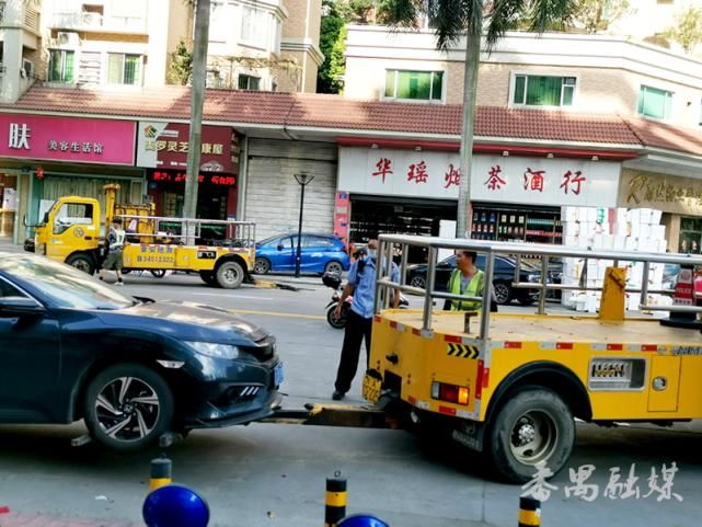  大道|车主注意！这个转出亚运大道的路口临时封闭！