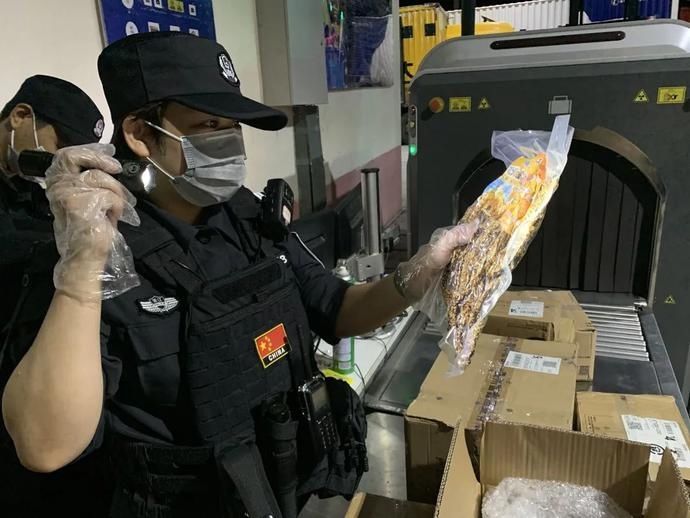  云南|凌晨的云南边境，女民警定睛一看，发现了包裹里的诡异……