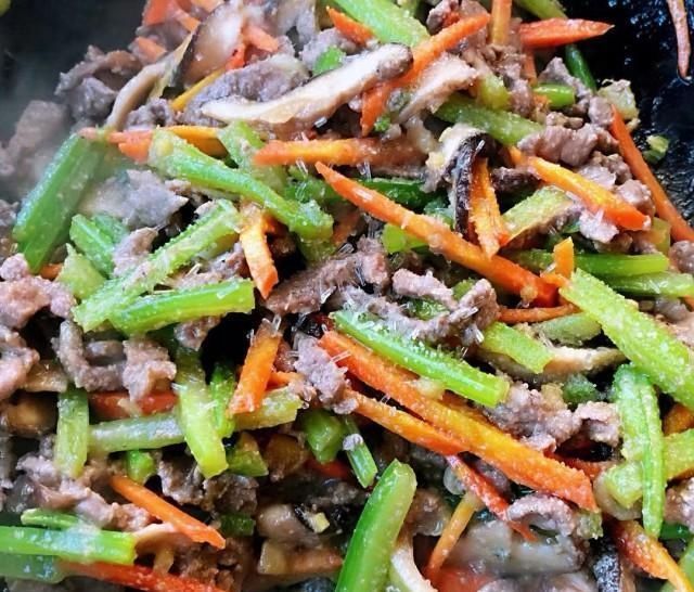  喜欢|时蔬炒牛肉，营养丰富，味道鲜美，家人都喜欢