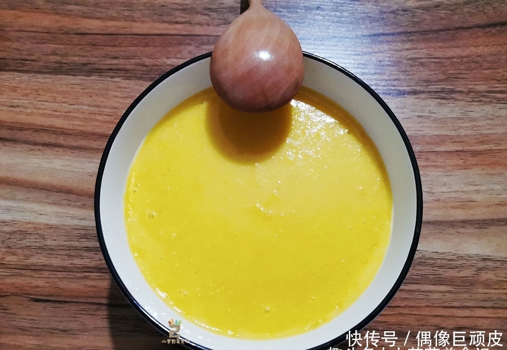 甜玉米|做玉米汁时,只放水可不行,多加一样食材,玉米汁香浓好喝又营养