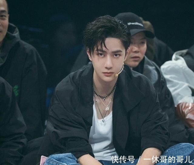 王一博|街舞3:王一博张艺兴王嘉尔舞台酷炫,钟汉良哭着淘汰队员