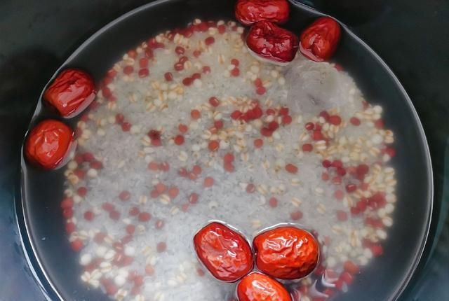  食材|秋后南瓜正当时，加入这4种食材一起煮，香甜软糯真好喝