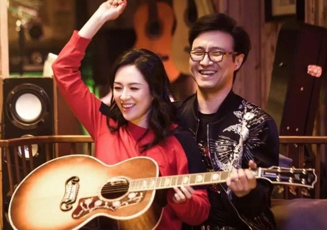 章子怡|章子怡二胎儿子正面照曝光，缩小版汪峰，基因太强大