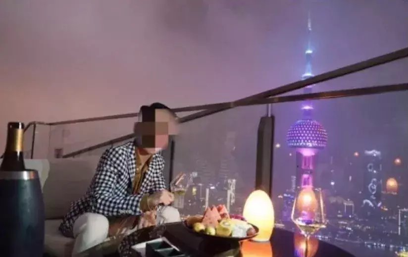 名媛|一场魔幻的阶层突围：假名媛和PUA男…