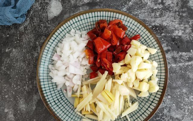 胃口|天热胃口不好,教你在家做麻辣豆花鱼,鲜香麻辣,开胃又下饭