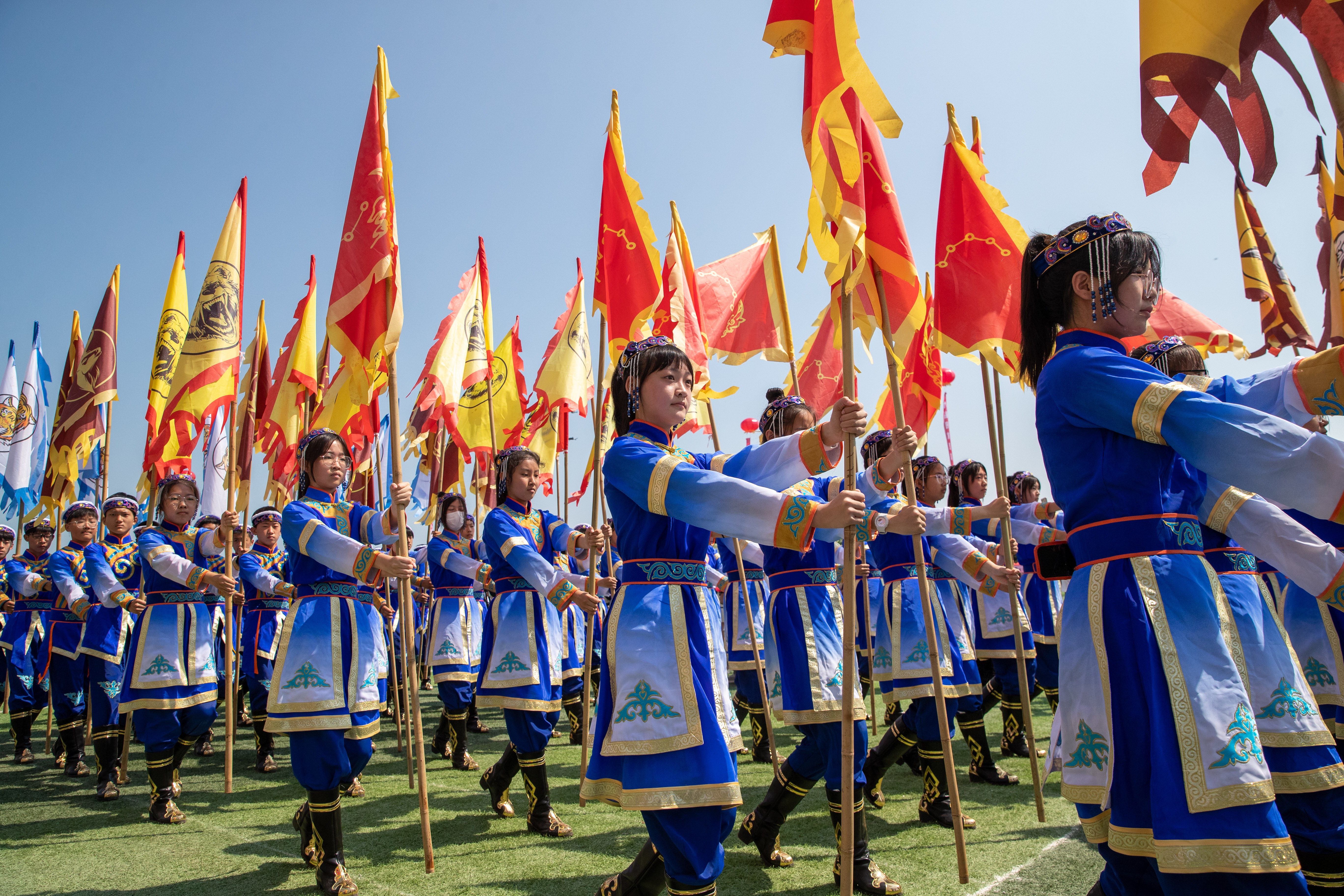 “守护太阳的民族”欢庆“乌日贡” 传承民族技艺