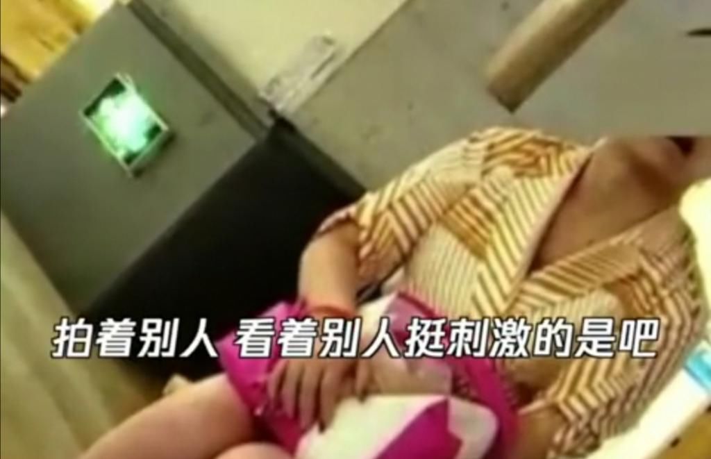 女性|内蒙一女子在澡堂偷拍女顾客给丈夫直播，手机里不同女性裸照