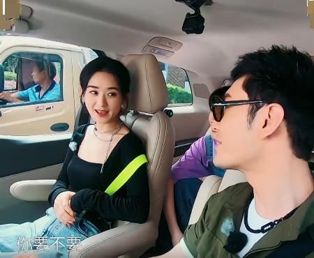  冯绍峰|冯绍峰节目与赵丽颖同框了？看到他的出场方式，忍不住回放好几遍