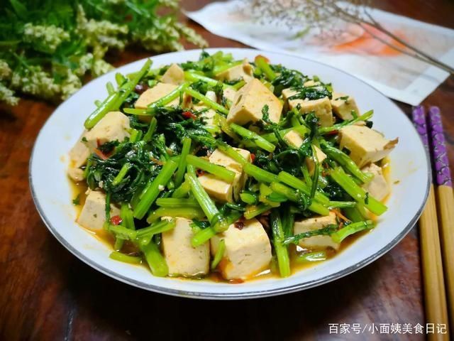 酱香|秋季吃菜正当时，和豆腐简单一炒，入口鲜嫩，酱香浓郁，下饭好吃