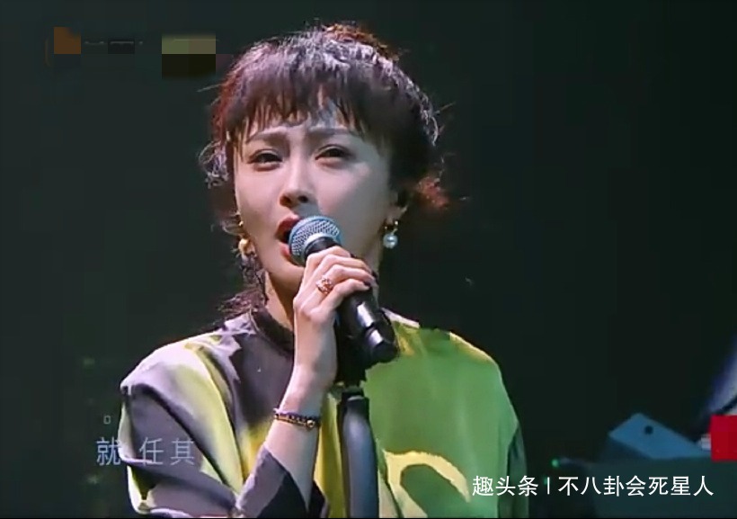 走红|十亿千金因《好声音》走红,被谢霆锋收徒,现变整容脸比亲妈显老
