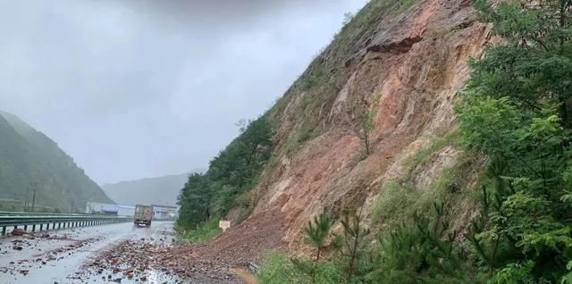  暴雨|受连续暴雨天气影响，天水多条道路通行受阻