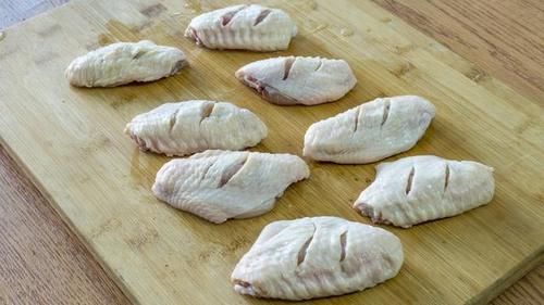 晚饭|晚饭3菜1汤，依然是家常的食材简单的做法，一家人吃得特别满足