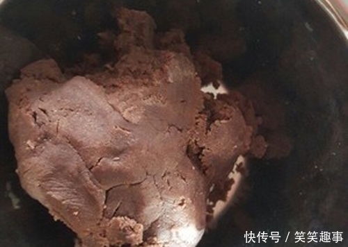  东北|东北的特色小吃“粘耗子”，您吃过吗？做法简单，让人百吃不厌