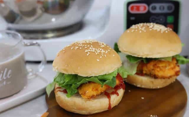  孩子|想吃汉堡不用买，手把手教您自制鳕鱼堡，味道一点也不输汉堡王