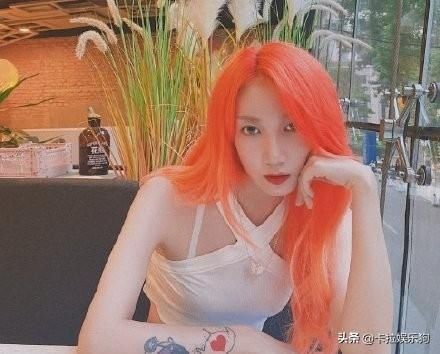  实力|看了乃万线上个人演唱会后，网友：还好她《青你2》决赛卡十了