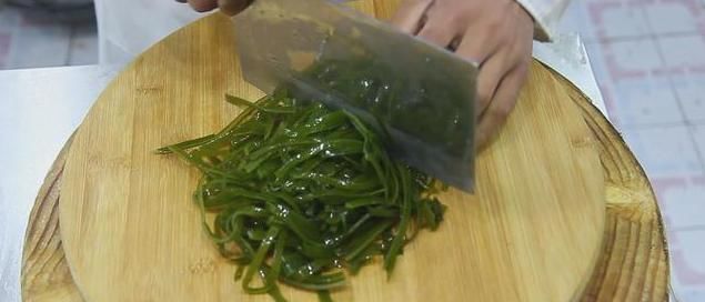  关键|怎么炖海带排骨汤才更鲜？放海带的顺序是关键，放错毁一锅汤