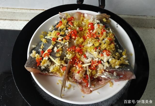 咸香|在家做剁椒蒸鳙鱼头,咸香浓郁,香辣美味,想开胃试试这道菜!
