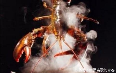 中国|瑞士厨师被龙虾难倒,一定要弄晕再烹饪,中国厨师只用两字就搞定