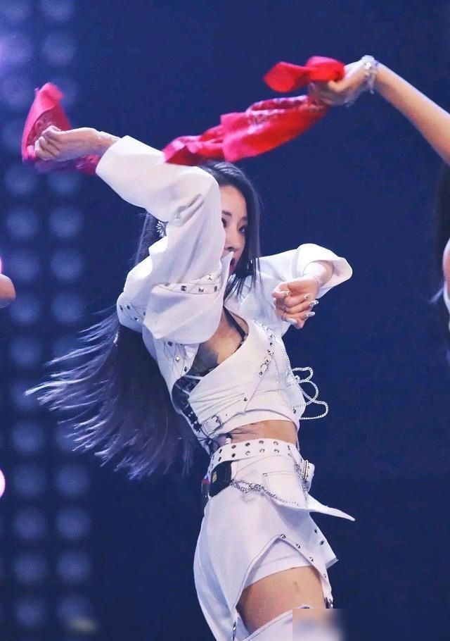  极限|录制《极限挑战》不允许露纹身？谁注意到喻言的三层防护！