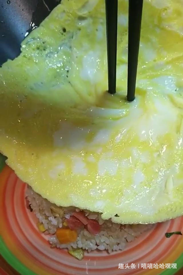  可爱|造型可爱，蛋皮金黄，吃到嘴里一瞬间，让人流连忘返，美味蛋包饭