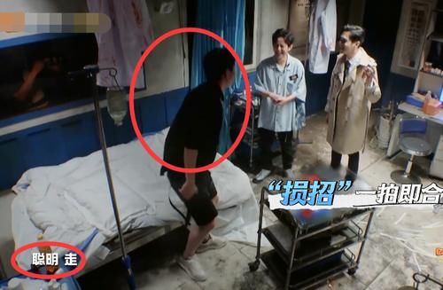  高端|明侦三子做客密逃，联手整蛊NPC，这才是高端玩法