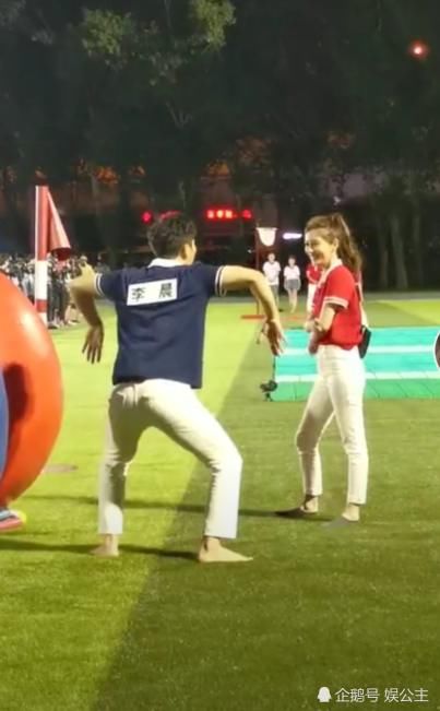  唐婉如|《奔跑吧8》张大大被蔡徐坤折磨成唐婉如！baby这身显腿短！