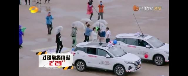  学好|尖叫鸡、压鞋、绑方向盘，明星学车这么“不正经”，能学好吗？