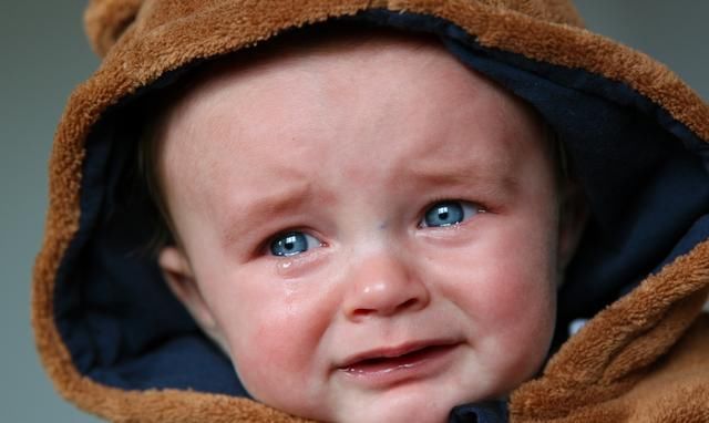  妈妈|婴儿哭闹是人之常情，遇到这位妈妈，让人心疼她的宝宝