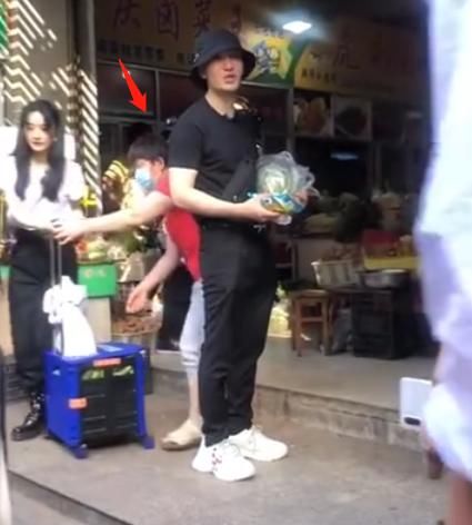  一目了然|《中餐厅4》开录，赵丽颖李浩菲齐聚菜市场，谁更受重视一目了然