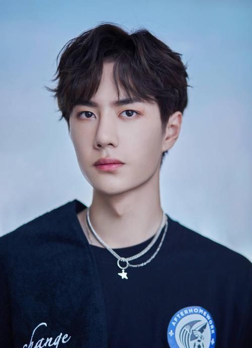 中心|博君一肖CP粉在艺术中心乱涂乱画遭官博批评，写的字难清洗被刨掉