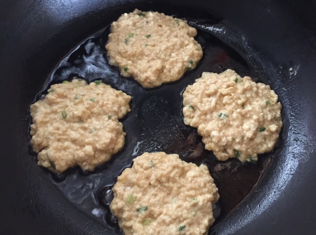 豆腐|1块豆腐,2个鸡蛋,教你好吃新做法,孩子一次能吃4个,太香了!