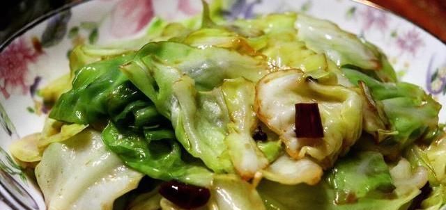  流失|包菜不能直接放油炒，教你正确做法，包菜脆嫩入味，营养不流失