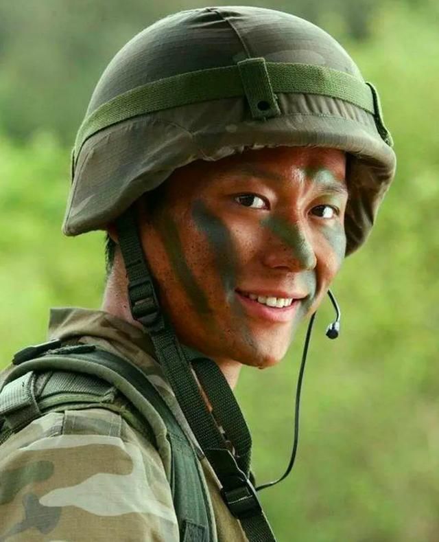  突击|豆瓣9.4分的《士兵突击》，那些幕后故事让人感慨万分