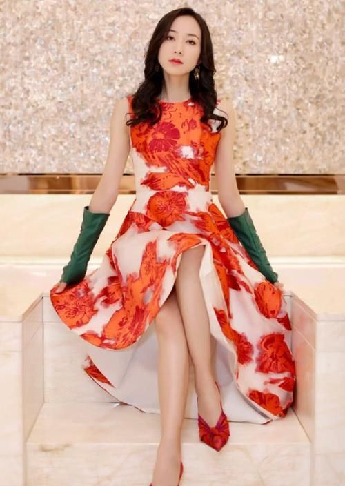  女神|韩雪美到骨子里，穿“鲜花裙”配上土土的袖套，却女神范儿十足！