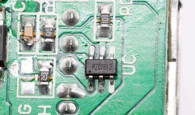  充电|万旅45W快充旅行转换插座拆解，一个便可走遍世界