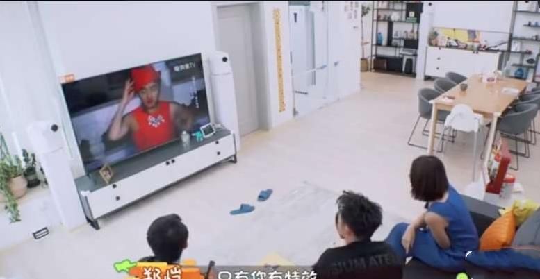  仍旧|王祖蓝久违与郑恺同框！同看昔日《跑男》片段，感情仍旧要好