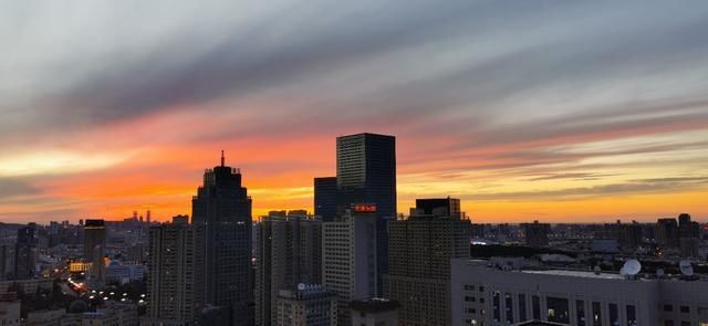  无恙|七月的最后一抹夕阳，愿疫情早日过去，山河无恙，人间皆安！