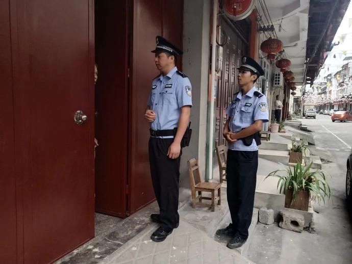严防|扫黑除恶 | 上林警方清晨开展“敲门行动”,严防严控赌博乱象