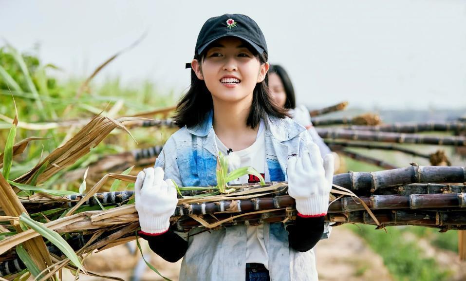  张子枫|《向往4》做饭曝造假后，张子枫起床照也露馅网友装不出来