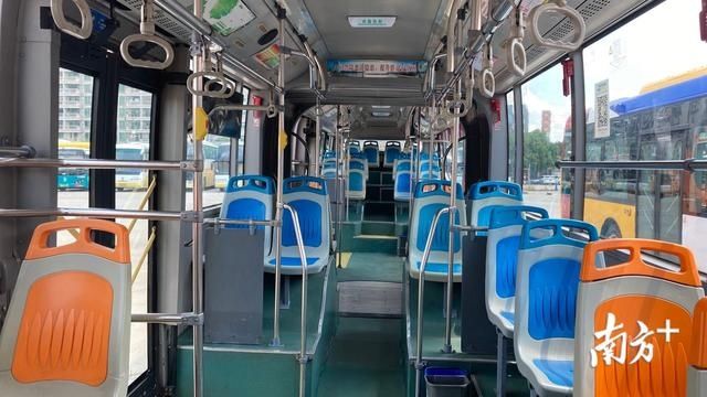  细节|新版“巨无霸”公交车上线广州BRT，这些细节不同了